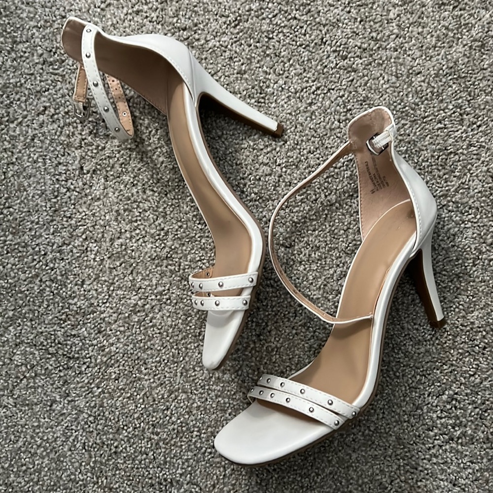 WHITE HEELS